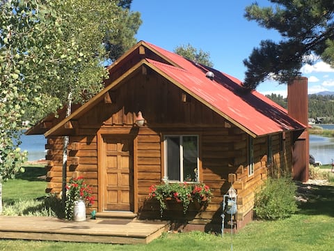 Charming, Lakefront Cabin Retreat with Hot tub