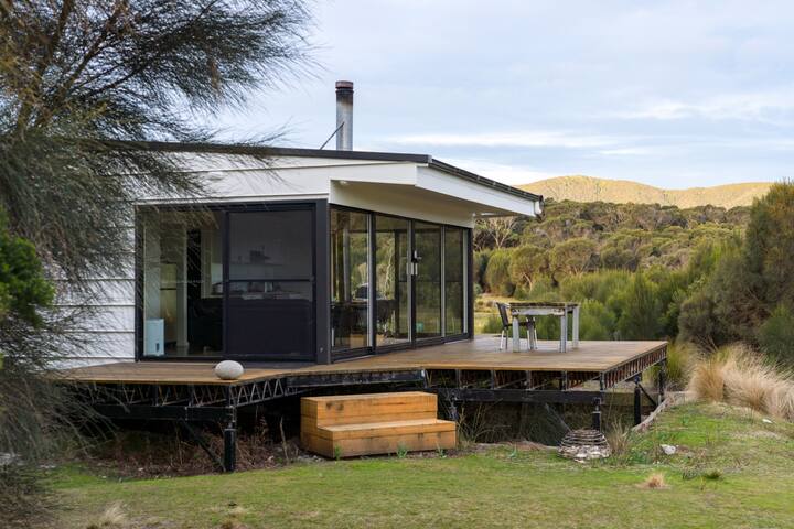 Sawyers Bay Shacks (small shack) gallery image 2