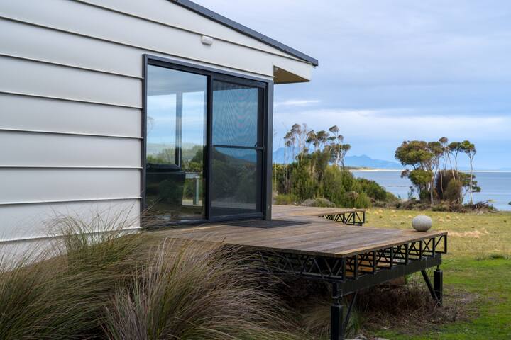 Sawyers Bay Shacks (small shack) gallery image 3
