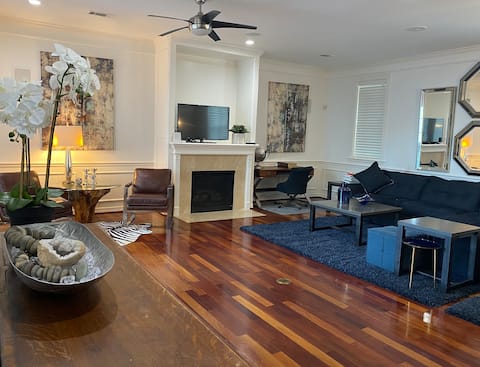 Successful Airbnb property: Elegant 3 Bedroom Town House Museum District in Museum Park