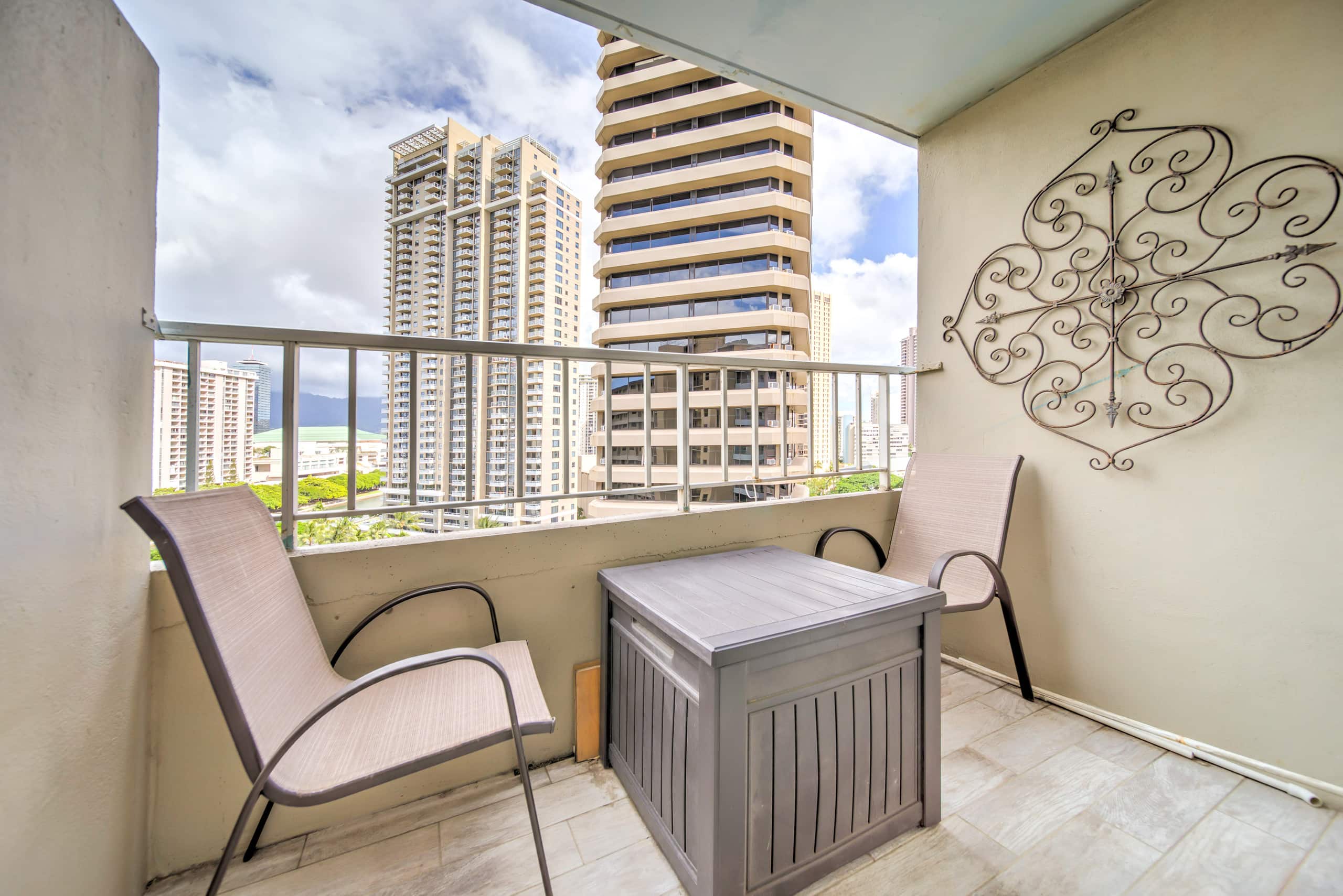 Condo in Honolulu · ★4.79 · 1 bedroom · 1 bed · 1 private bath - Image 14