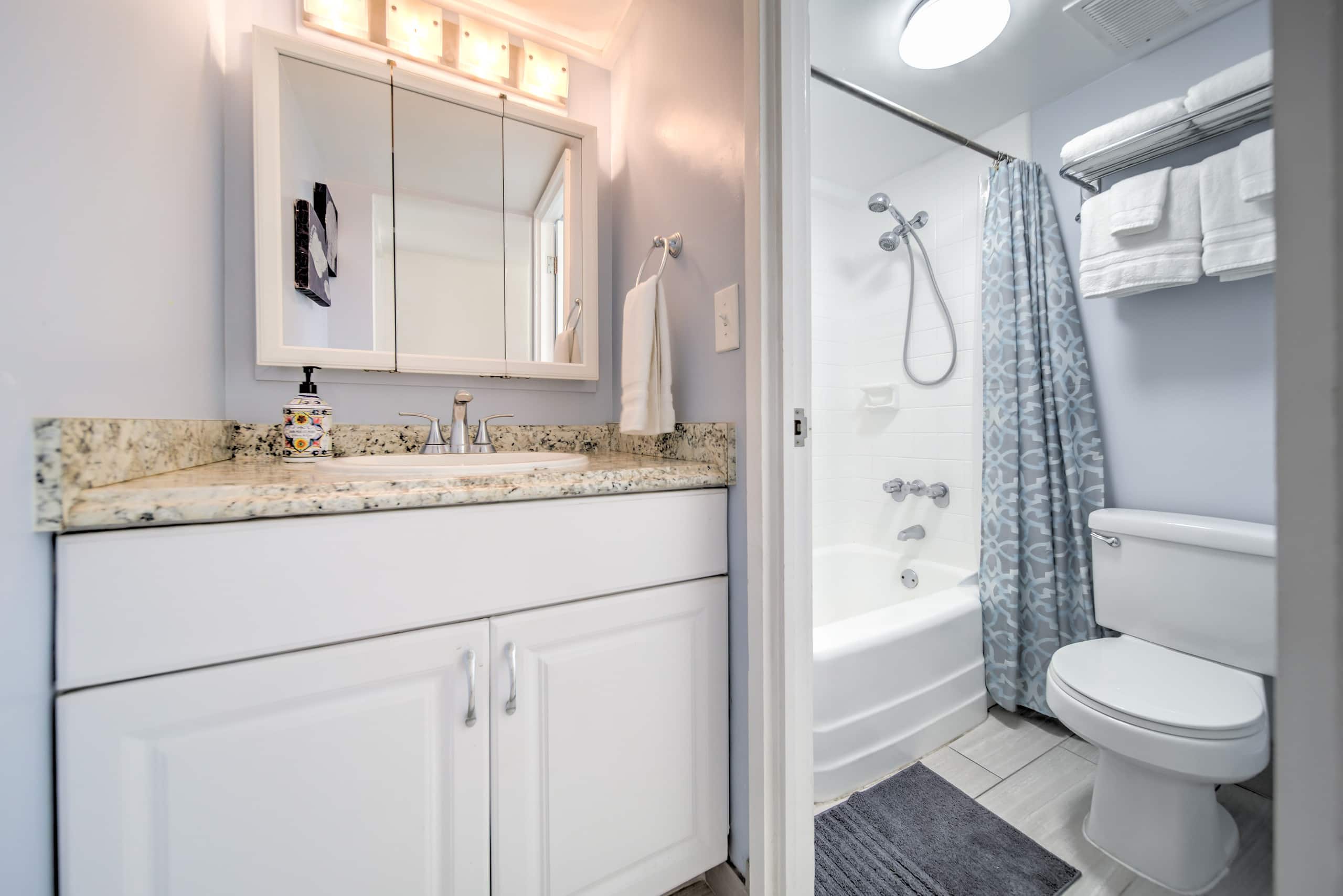 Condo in Honolulu · ★4.79 · 1 bedroom · 1 bed · 1 private bath - Image 12