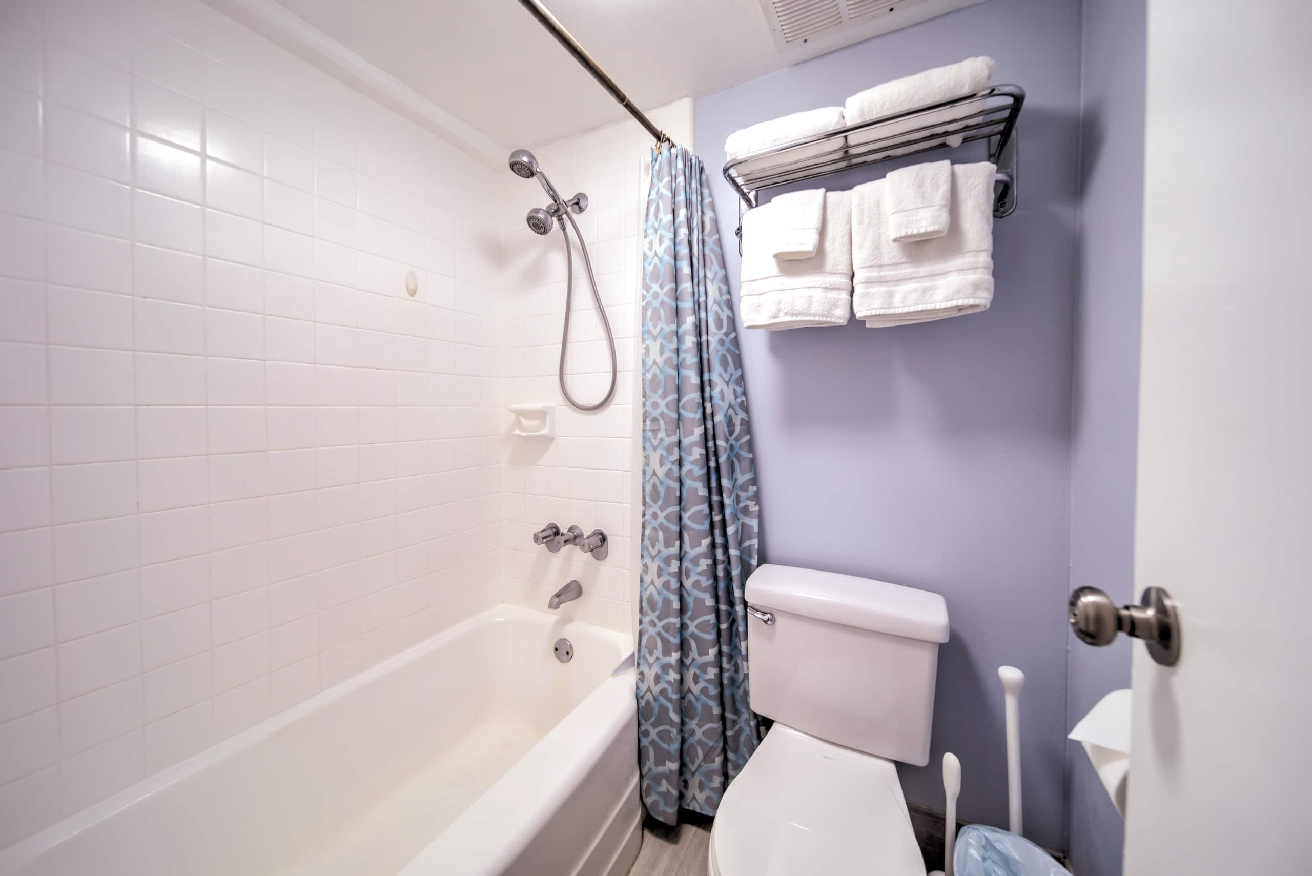 Condo in Honolulu · ★4.79 · 1 bedroom · 1 bed · 1 private bath - Image 11