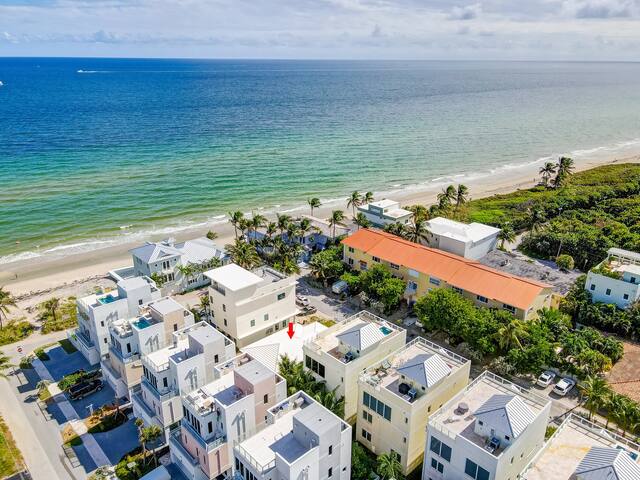 Luxury Beach House in Hollywood Beach gallery image 4