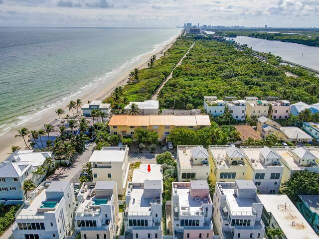 Luxury Beach House in Hollywood Beach gallery image 3