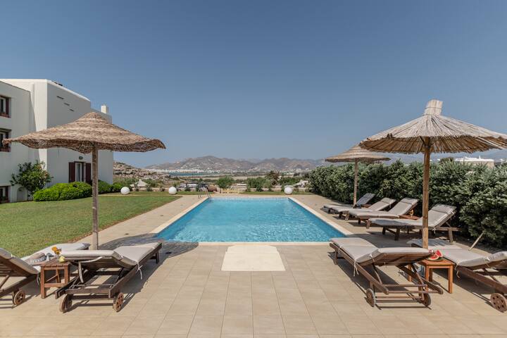 4 Bedroom Villa with Private Pool Naxos gallery image 4