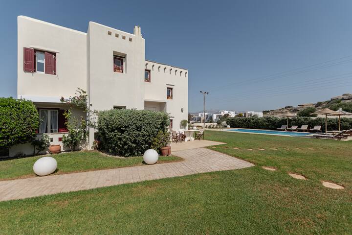 4 Bedroom Villa with Private Pool Naxos gallery image 3