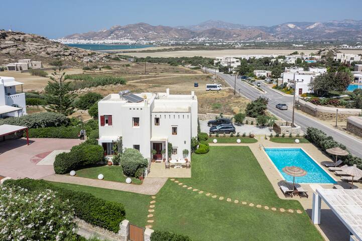 4 Bedroom Villa with Private Pool Naxos