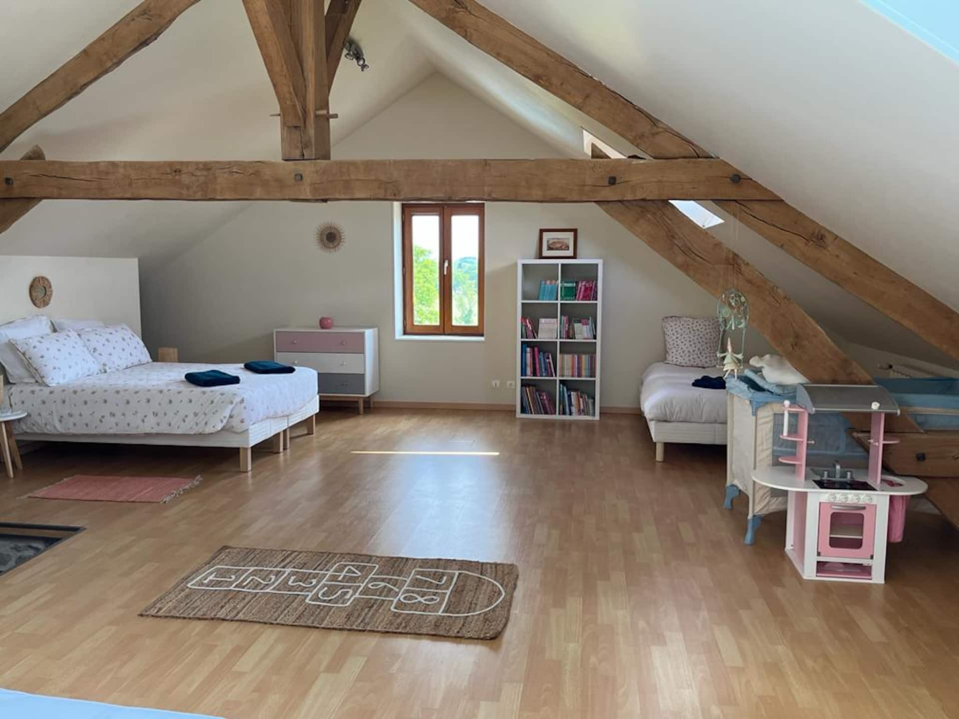 Dortoir mansardé enfants