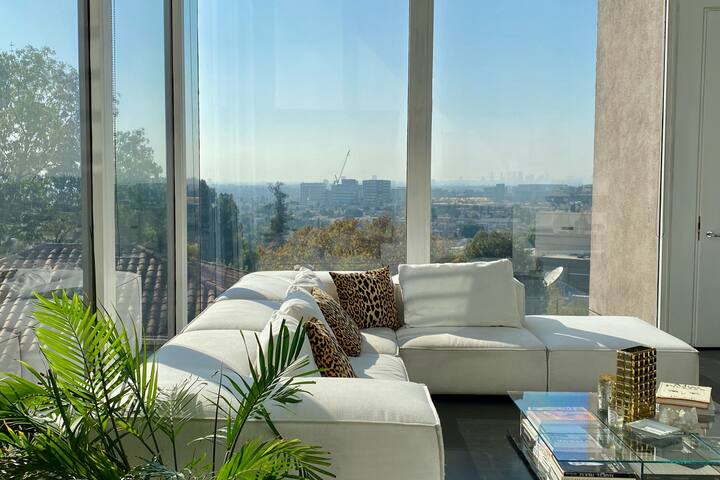 Los Feliz architectural house with pool and views gallery image 3