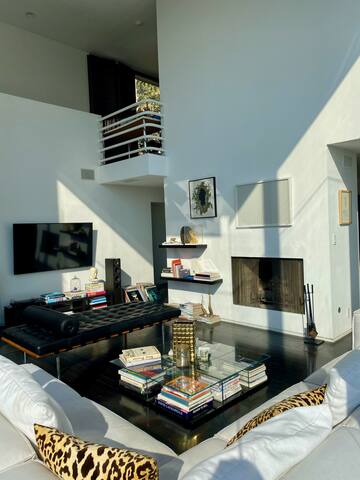 Los Feliz architectural house with pool and views gallery image 2