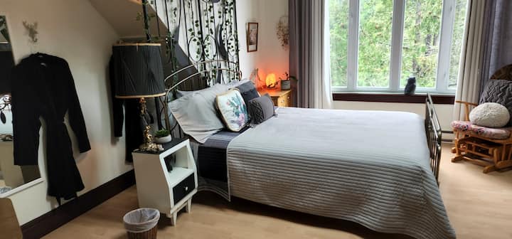 מיטת קווין, חדר שינה לה סימון