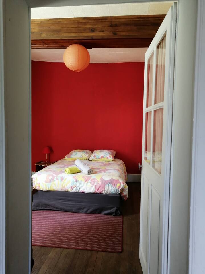 主卧，公园一侧