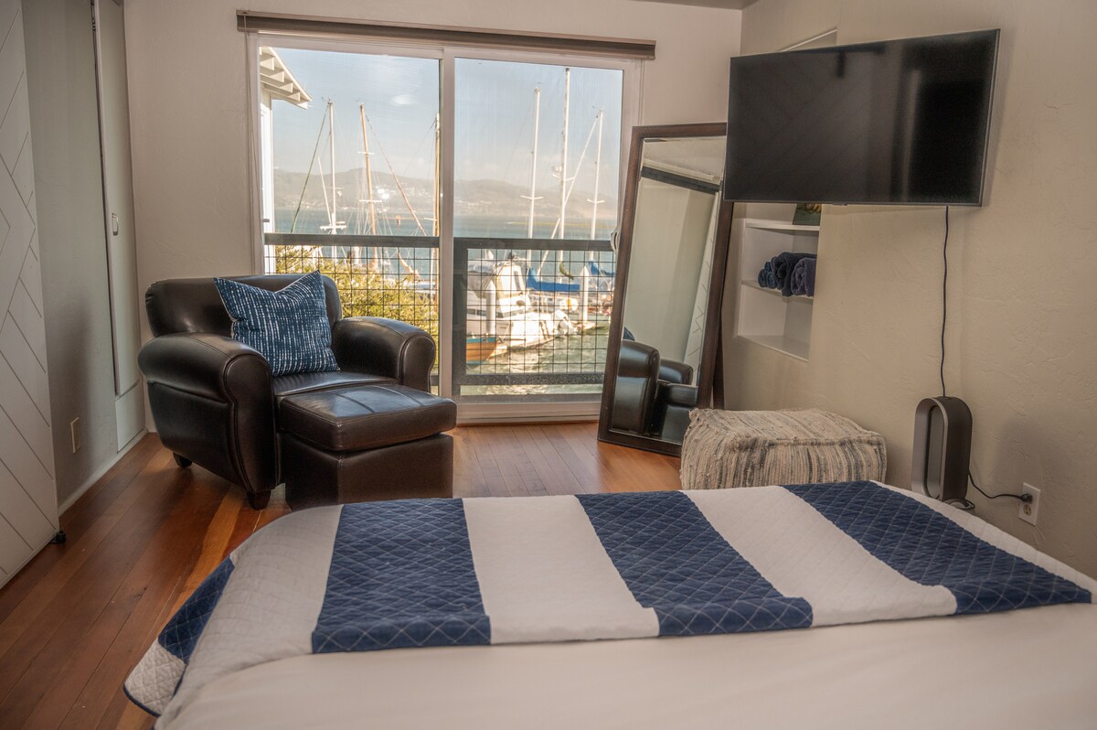 This third bedroom has a fantastic queen bed, closet, cozy leather chair as well as a large T.V. This third room has wonderful light coming in from the bay and yet another wonderful view of Morro Bay.