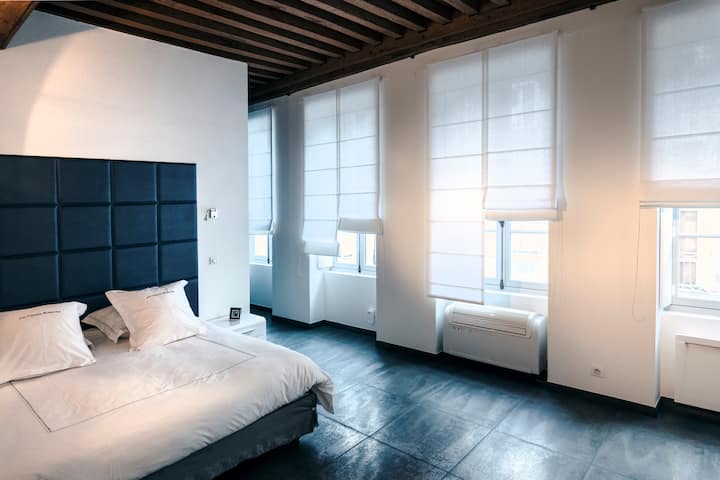 Bright 'Sensual Room'