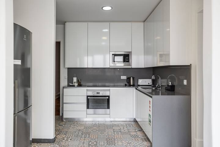 Home Out 4D – Apartment at City Center w/Parking gallery image 2