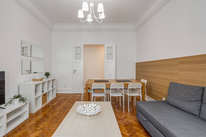 Home Out 4D – Apartment at City Center w/Parking gallery image 5