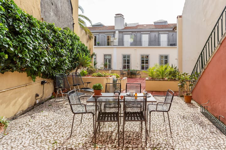 Authentic apartment with great terrace, Alfama gallery image 2