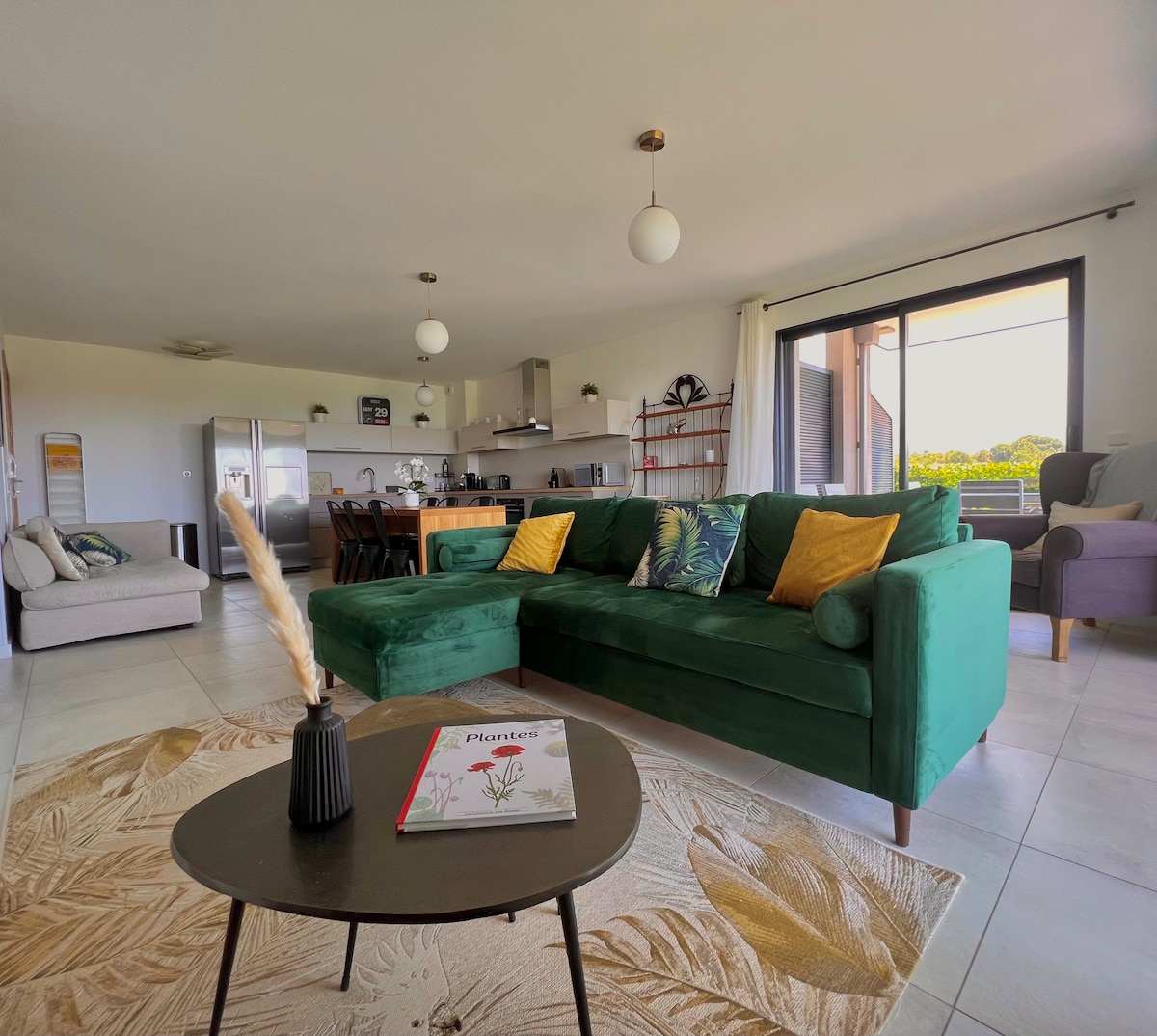 Top Airbnb: 2 bedroom beachfront apartment with Agosta Garden in Albitreccia