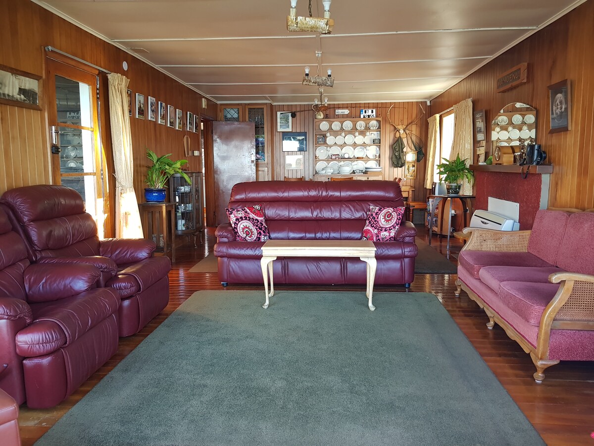 Successful Airbnb property: Mahoenui Lakeside Cottage in Rotorua District