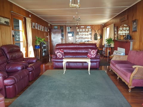Successful Airbnb property: Mahoenui Lakeside Cottage in Rotorua District