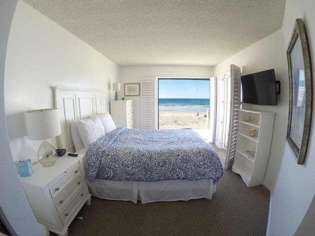 Gorgeous Ocean Front Condo on Boardwalk.