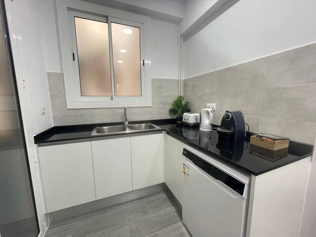 Family-Friendly Home in Central Barcelona 4BDR gallery image 2