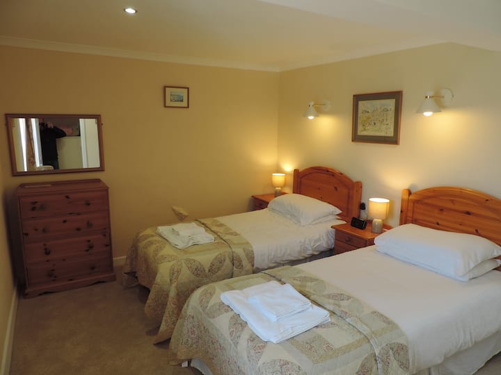 1st Floor twin bedroom