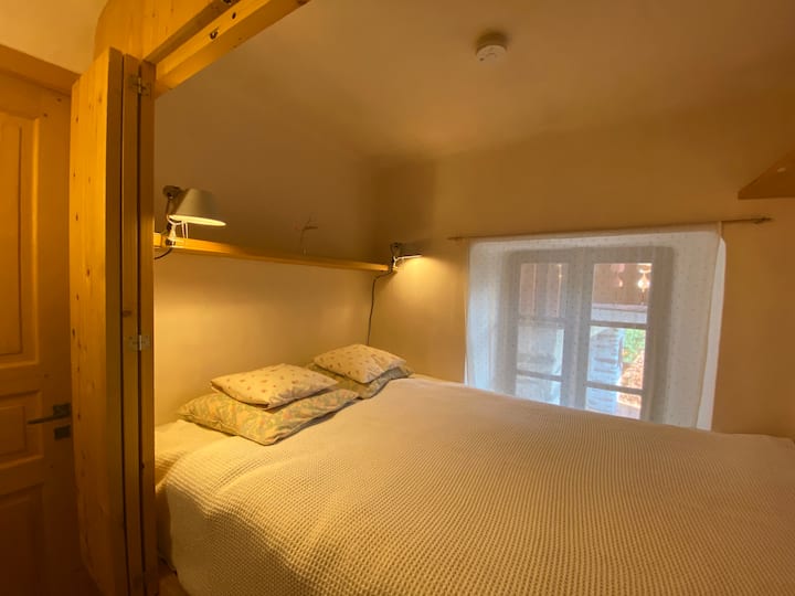 L'Etoile du Berger 2، غرفة النوم 2، ألكوف قابل للقفل مع نافذة ، سرير مزدوج من 140 × 210 سم