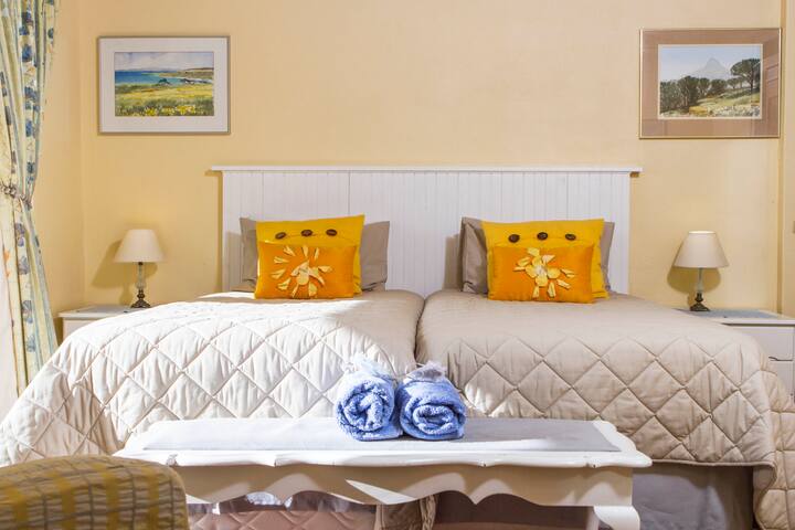 2 bedroom apartment amazing views Albatross House gallery image 3