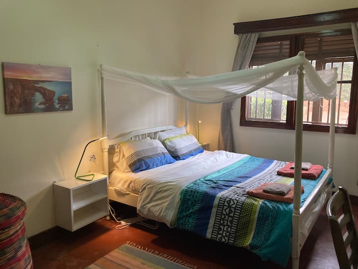 Втора спалня с двойно легло, осигурена мрежа против комари