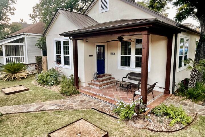 3-DWELLING DOWNTOWN ESTATE ON 3RD ST, Walk DT! gallery image 3