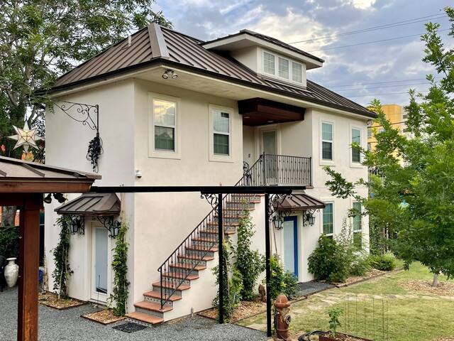 3-DWELLING DOWNTOWN ESTATE ON 3RD ST, Walk DT! gallery image 2