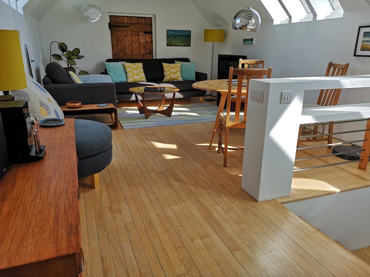 Charming Renovated 19th-century Coach House