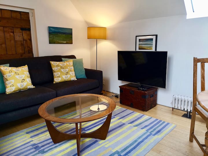 Charming Renovated 19th-century Coach House