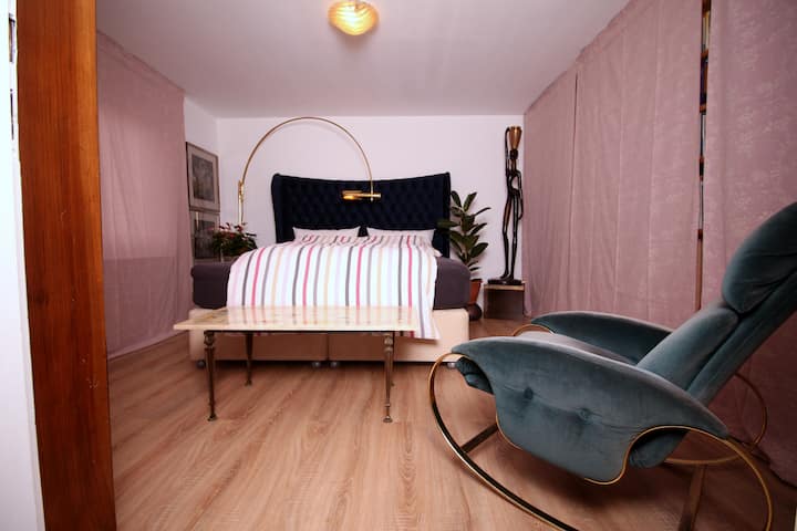 chambre à coucher avec balcon