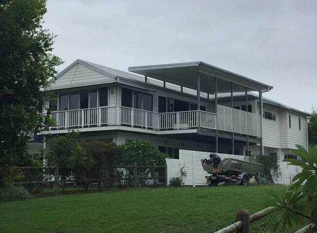 Serenity Oceanfront Gem – Pool & Hamptons Vibe gallery image 3