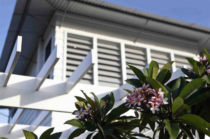 Serenity Oceanfront Gem – Pool & Hamptons Vibe gallery image 5