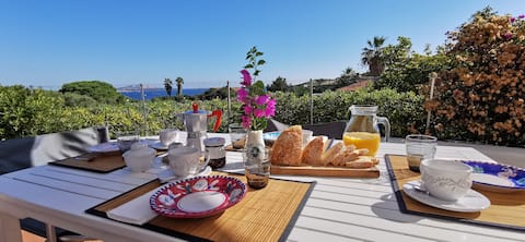 Villa with terrace, wonderful sea views, 6 guests