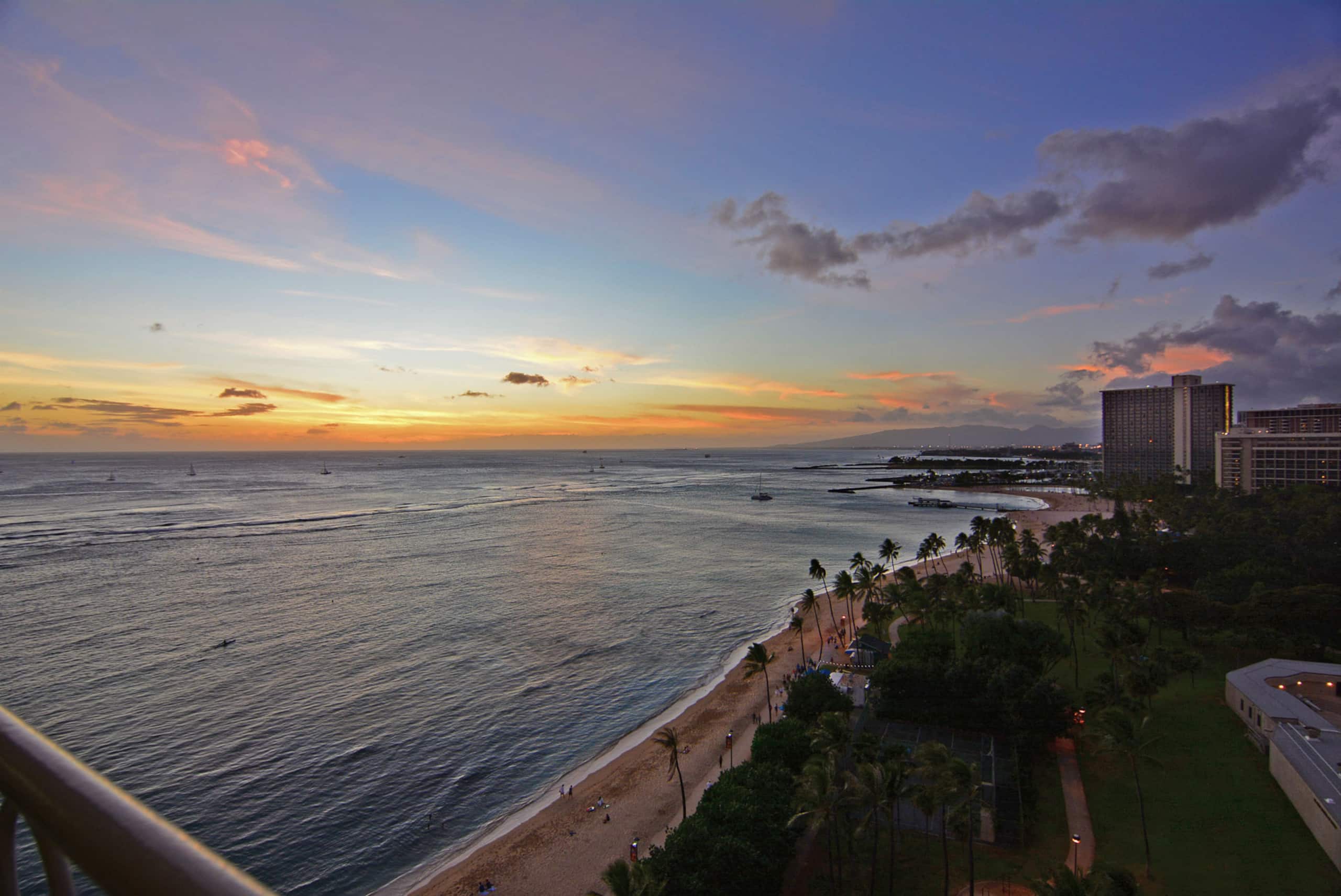 Condo in Honolulu · ★4.96 · 1 bedroom · 2 beds · 1 private bath - Image 2