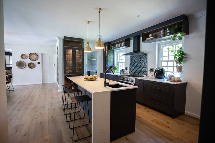 Sunny Upper Constantia Oasis gallery image 4