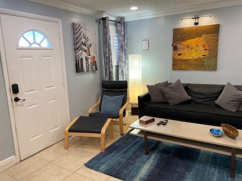 Top performing Airbnb: Cozy & Modern 2/1 apt near Midtown Miami & Beaches in Buena Vista Heights