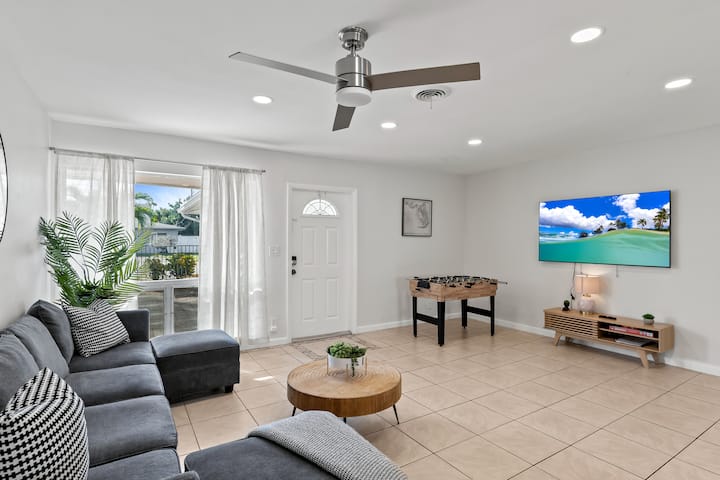 Swaying Palms Unit 2 | Pool | Parking | Near Beach - Fort Lauderdale, FL