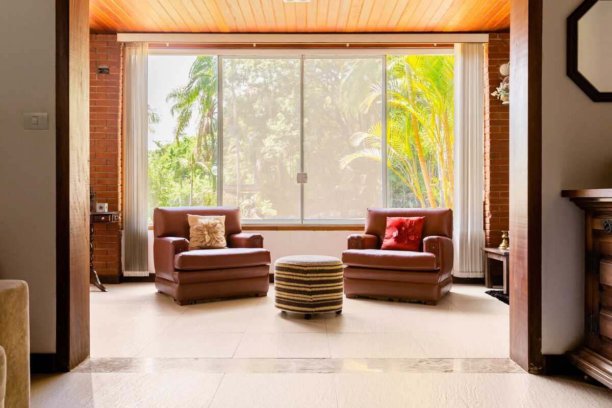 Airbnb em destaque: 20,000 m² Ranch | Large Pool, Wi-Fi, Pets OK em Jarinu