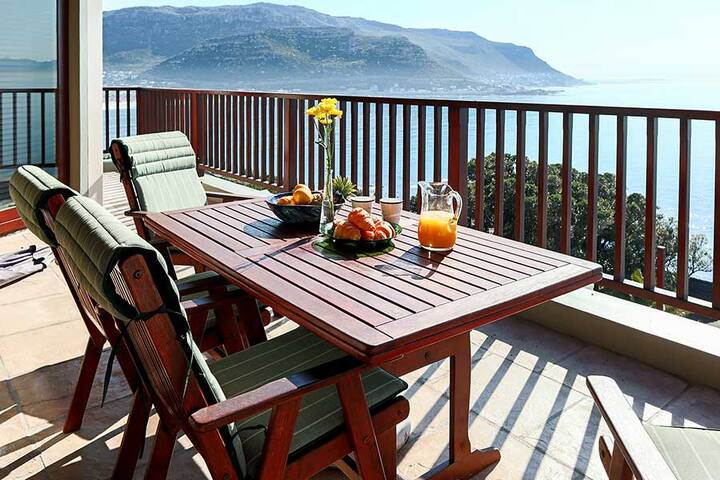 Seaview Apartment close to the beach and mountain gallery image 2