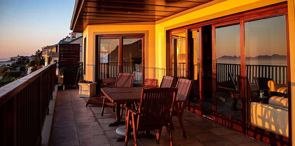 Seaview Apartment close to the beach and mountain