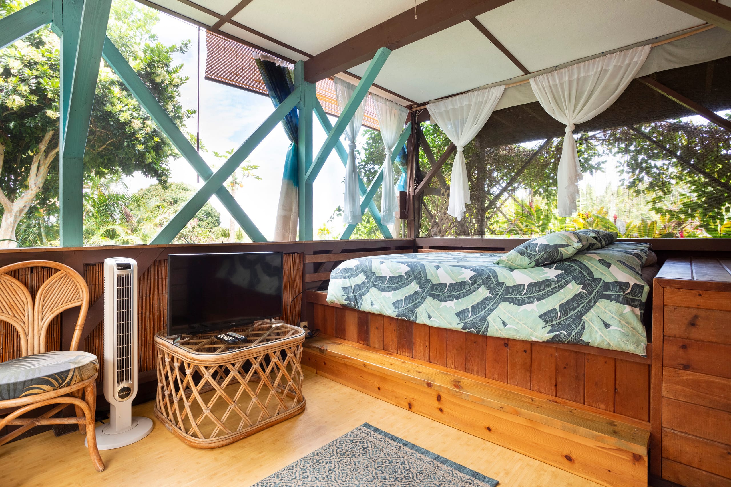 Tropical Hideaway w/ Pool, Hot Tub - Image 2