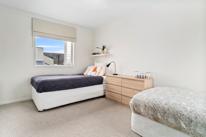 Bračni krevet (širine 180 - 200 cm)