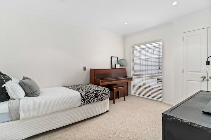 Bračni krevet (širine 180 - 200 cm) - s opcijom za jednu osobu (širine 180