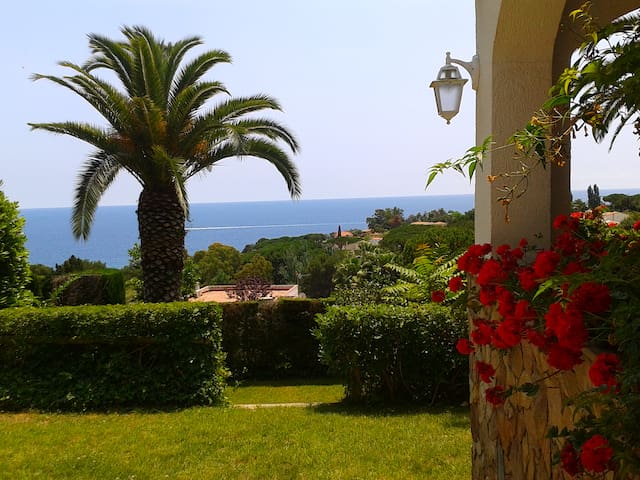 Villa 400 meters from beach 1500 m2 private garden